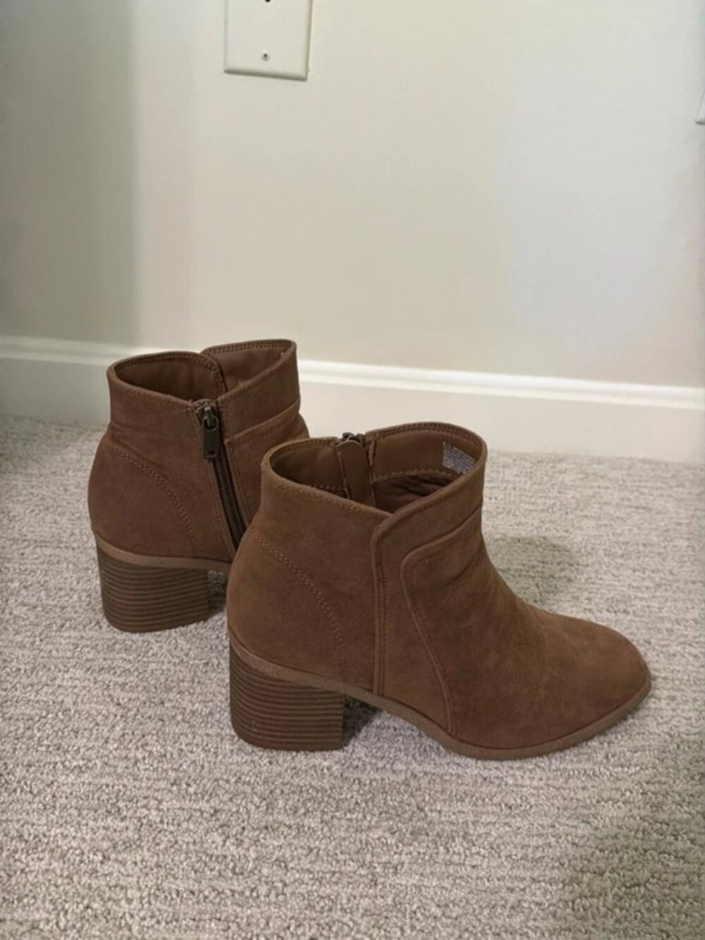 Universal Thread Chelsea Boot - Picture 2 of 5
